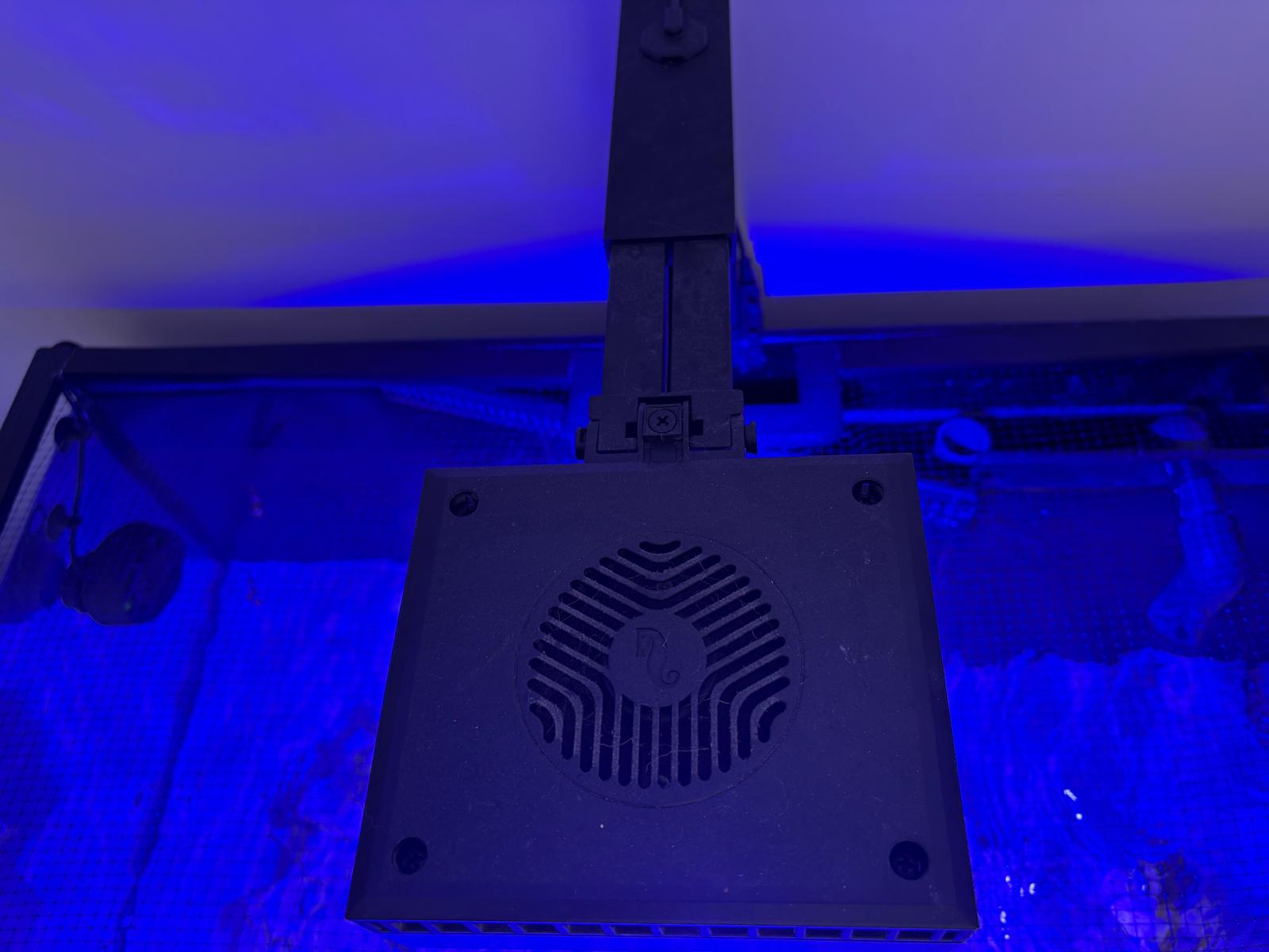 The underside cooling fan and adjustable mounting arm on the Red Sea ReefLED 90